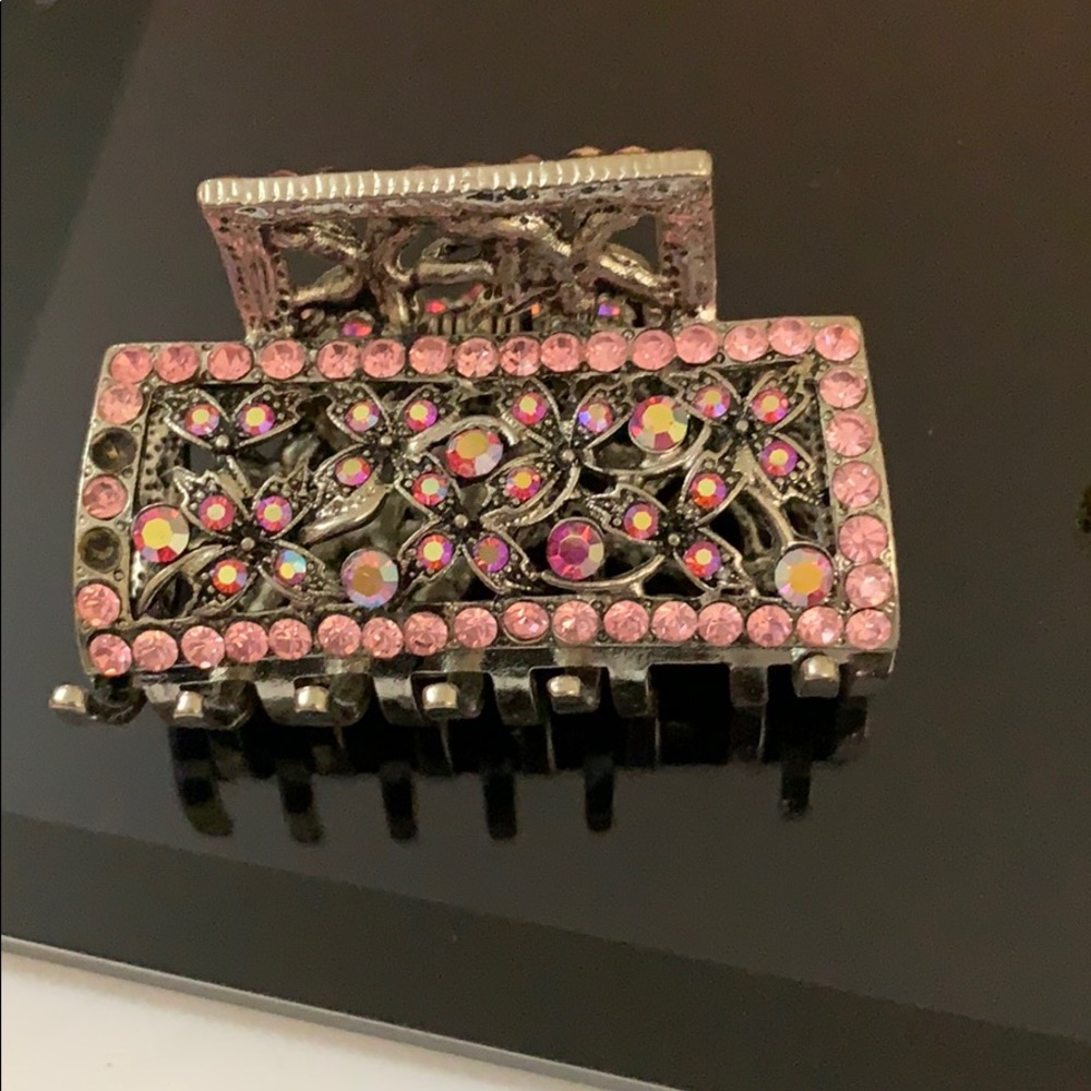 Swarvorski crystal hair clip missing some
